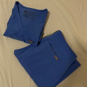 ❌ SOLD FIGS SET- Ceil Blue
Top: Catarina (XXS)
Bottoms: Livingston Pants (XXSP)